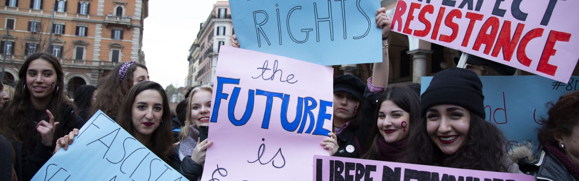 Oggi le donne scendono in piazza per l’8 marzo