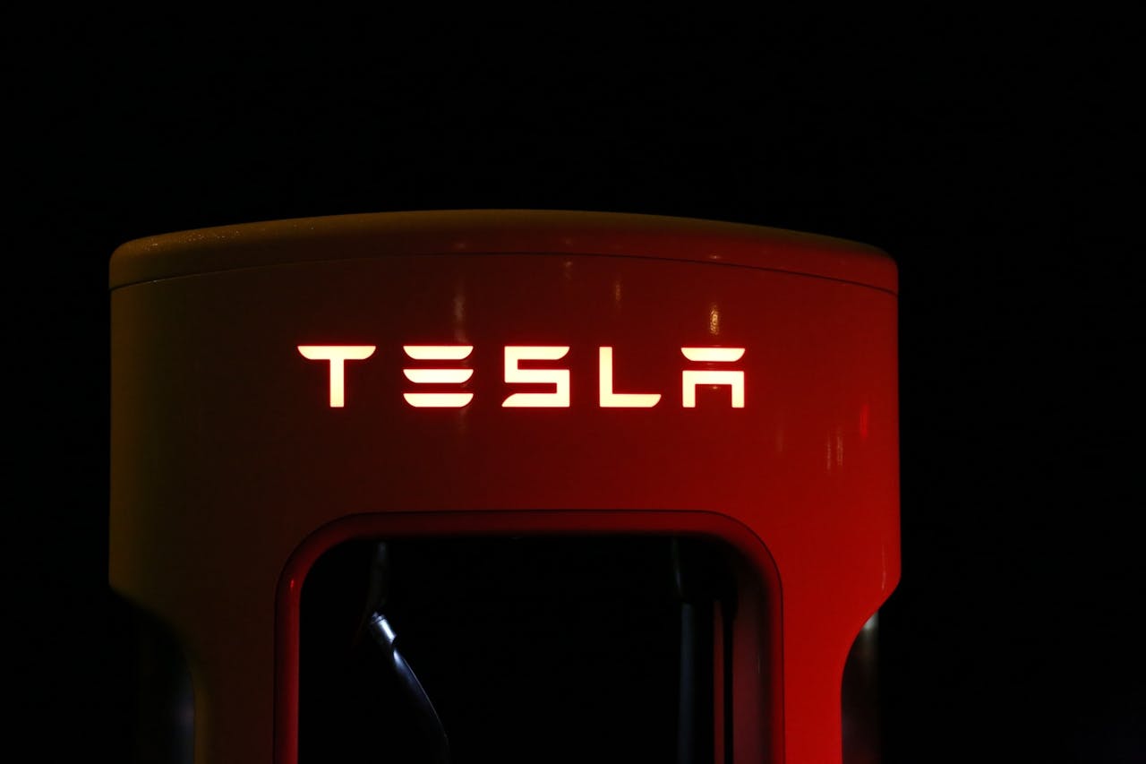 In America sono 158 mila le auto Tesla richiamate per motivi di sicurezza