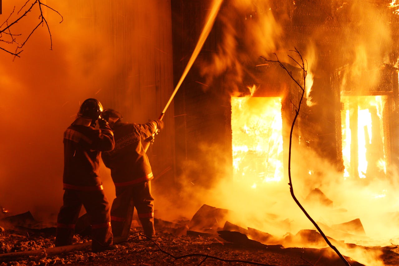 Incendiato il portone dell’Istituto Superiore di Sanità nella notte